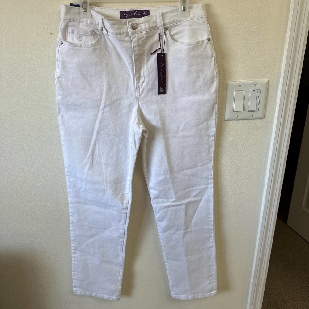 Women’s NWT Gloria Vanderbilt Amanda white Amanda jeans size 10M